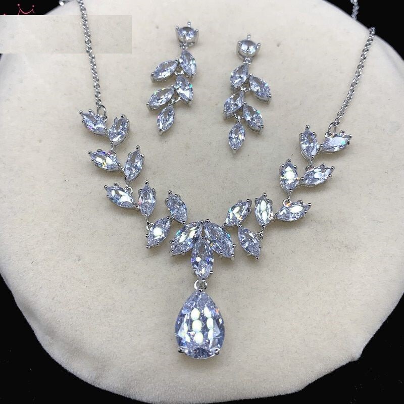 trendy alloy necklace set